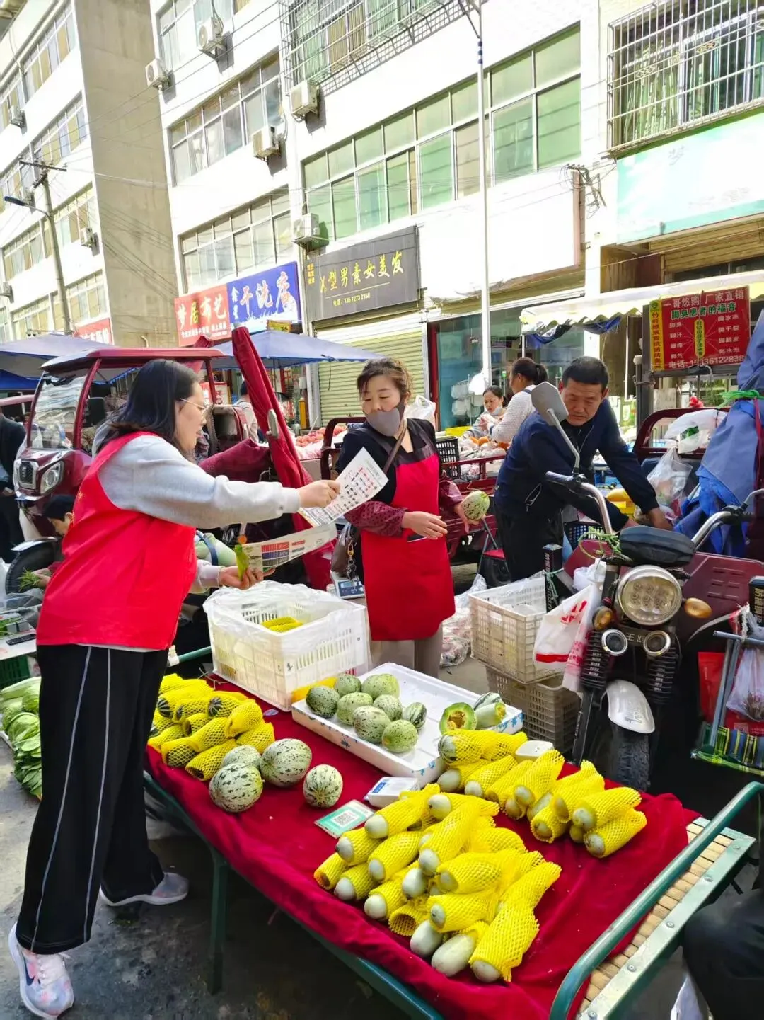 富平县市场监督管理局开展“践行新时尚 分类志愿行”主题志愿宣传活动