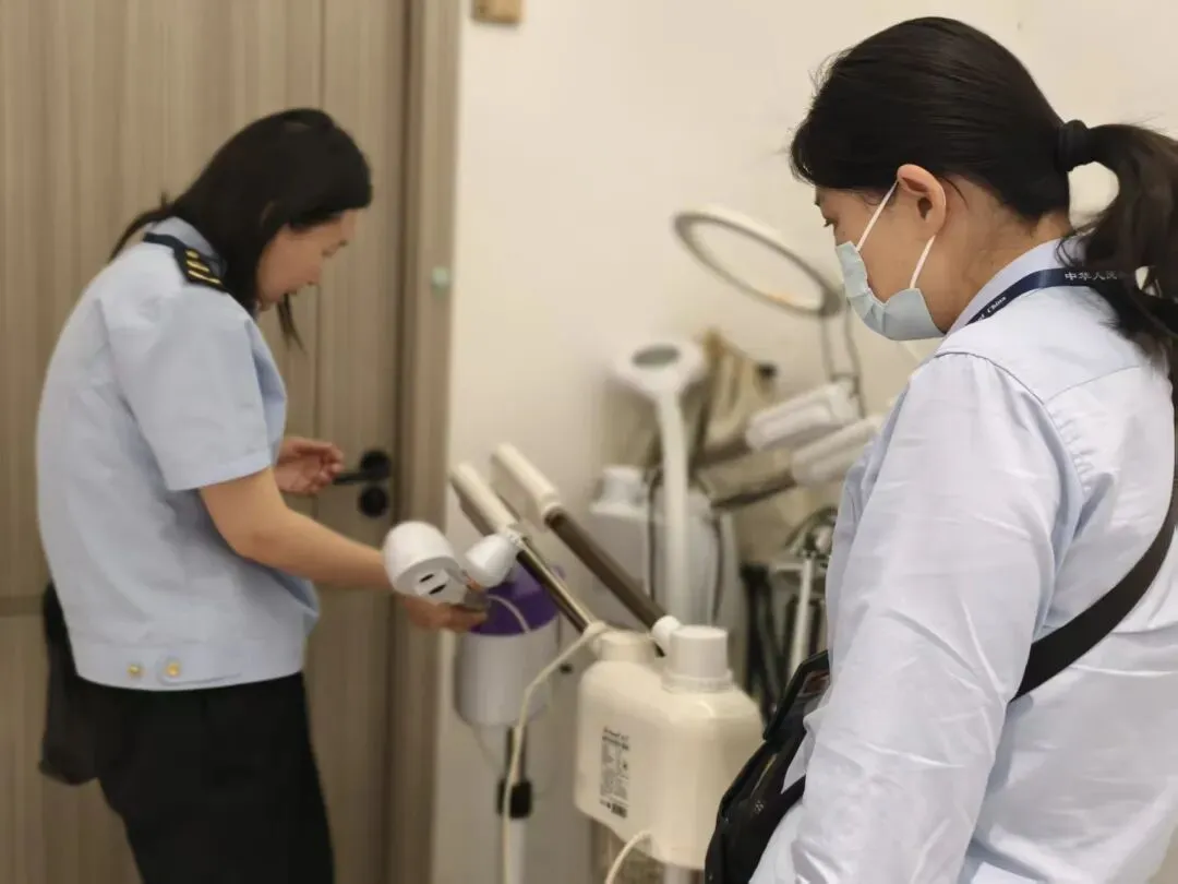 【联合执法】区疾控卫生监督所、区市场监管局联手开展生活美容专项检查