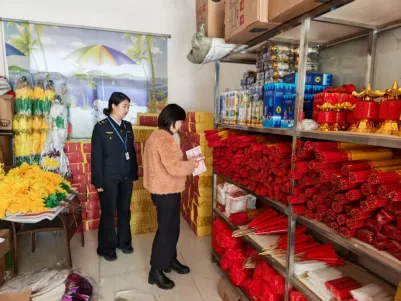 双乳市场监管所:清明祭扫守平安 联合监管护文明