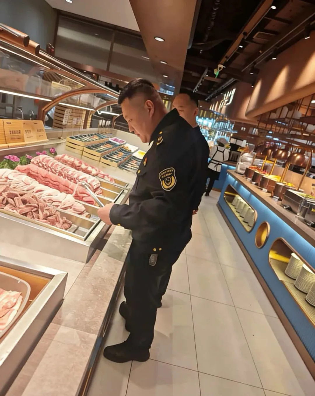 沈北新区市场监督管理局以 “监管 + 服务” 双轮驱动 筑牢辖区食品安全防线