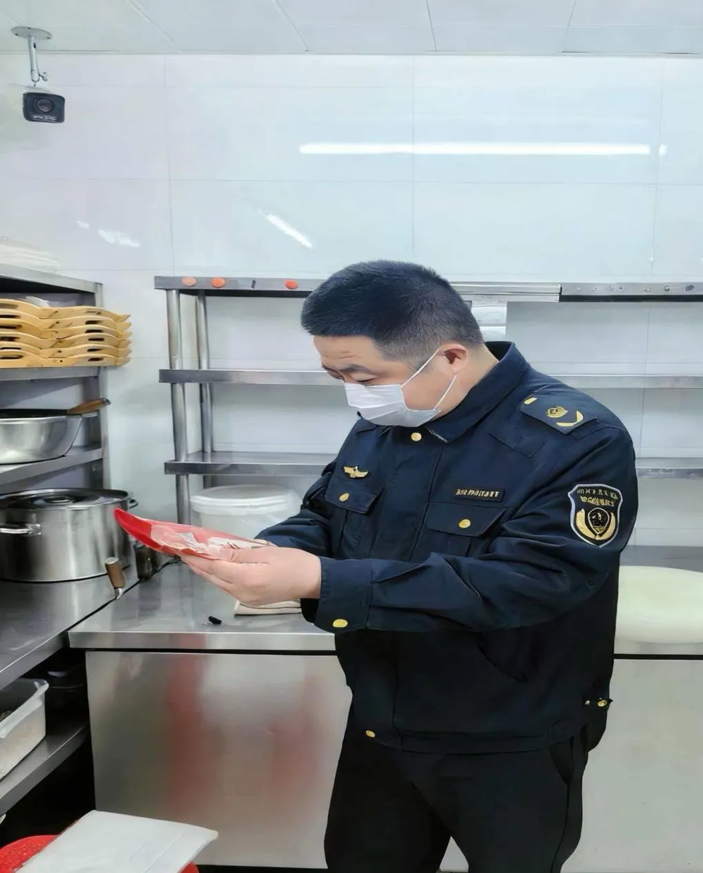 沈北新区市场监督管理局以 “监管 + 服务” 双轮驱动 筑牢辖区食品安全防线