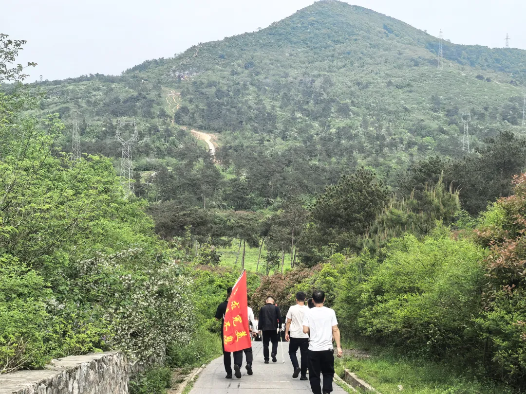 踏峰逐光,聚力同行|力生电缆营销中心扁山团建,以坚韧铸团队,以责任暖山河