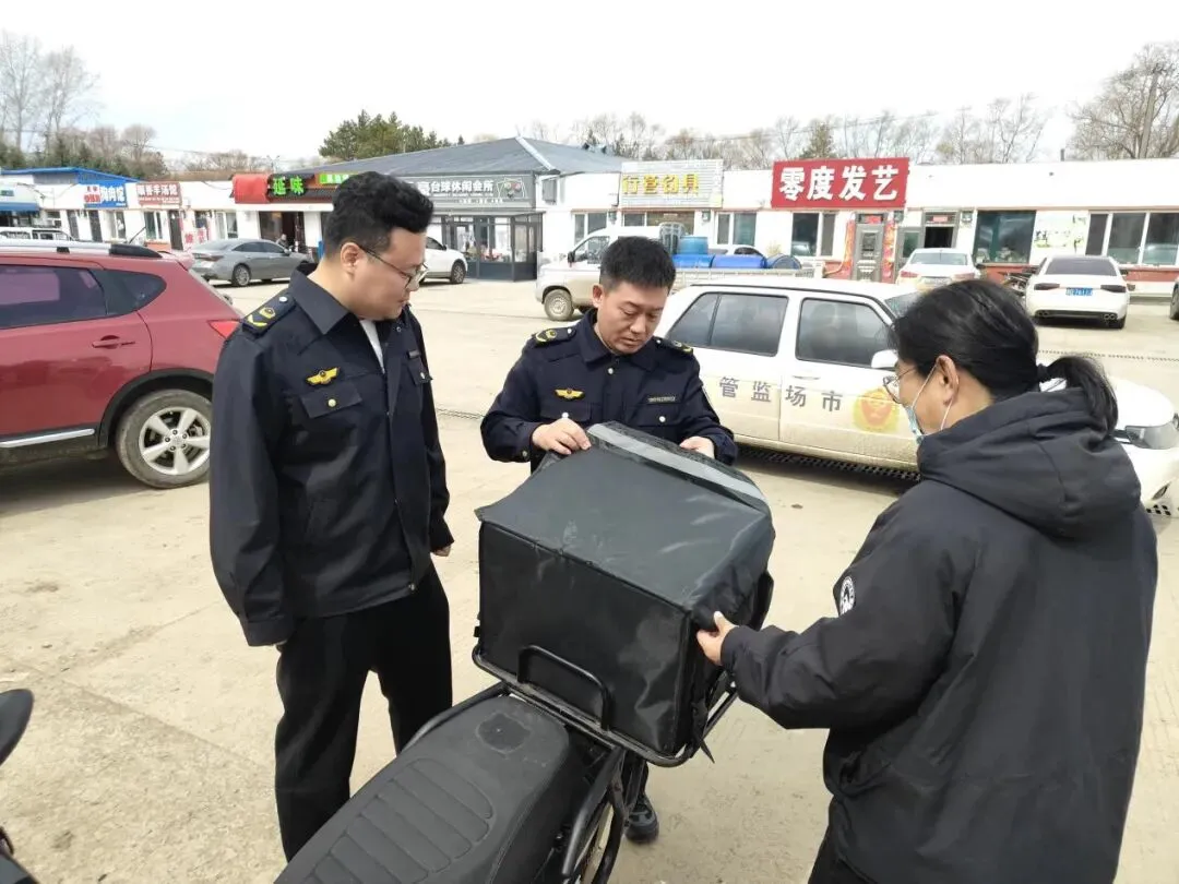鸭绿河市场监管所开展食品安全专项整治“回头看” 筑牢辖区食安防线