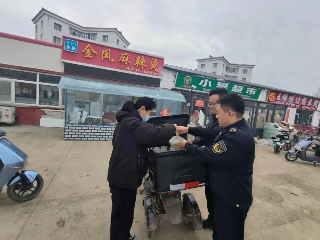 鸭绿河市场监管所开展食品安全专项整治“回头看” 筑牢辖区食安防线