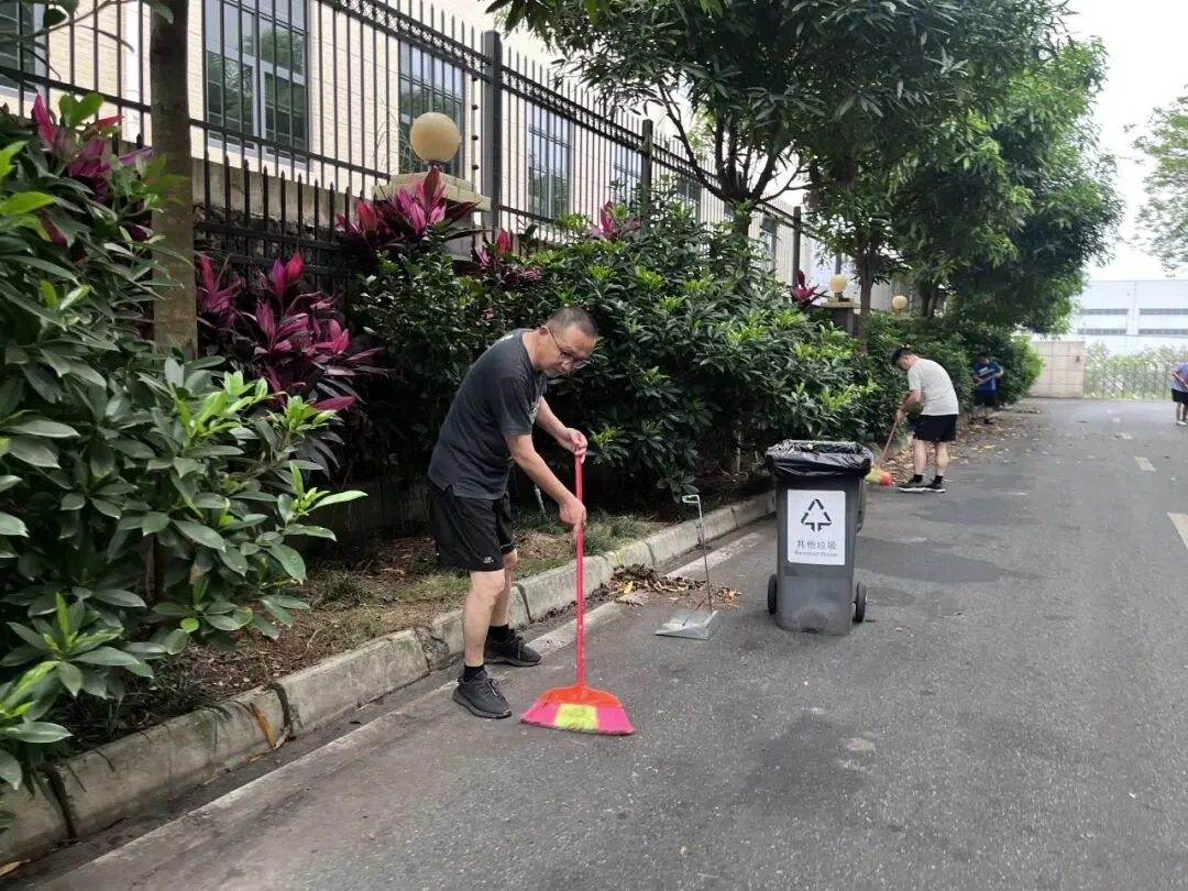 三月三沐春风,劳动焕新园区 | 我司营销团队开展园区落叶清扫活动