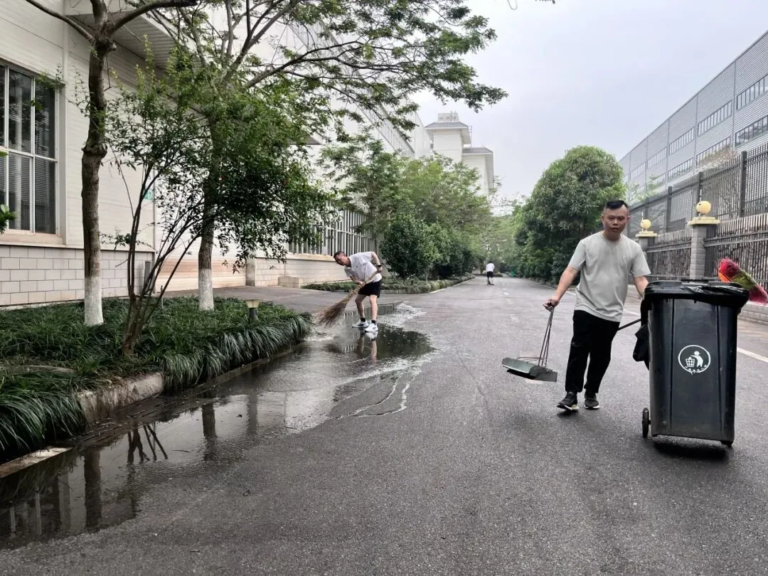 三月三沐春风,劳动焕新园区 | 我司营销团队开展园区落叶清扫活动