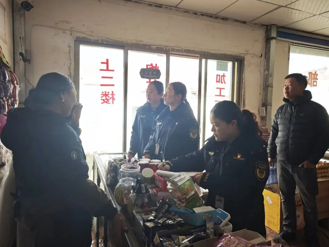 聚焦乡镇食安 若尔盖县市场监督管理局开展农村食品安全专项检查