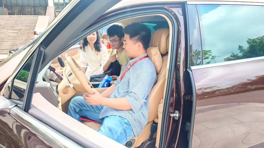 走进校园、深入基地、奔赴户外!党建助力营销,各党支部在行动……