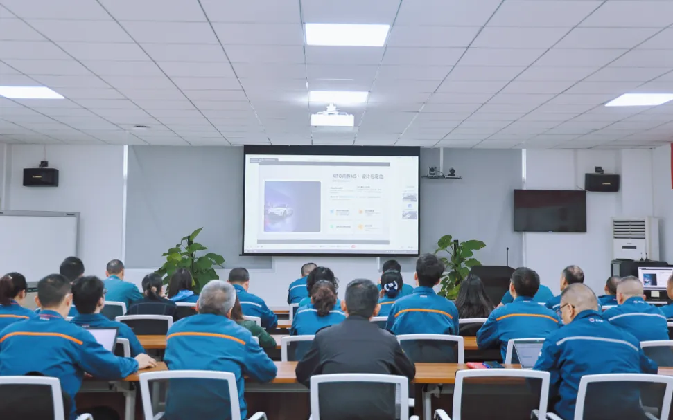 走进校园、深入基地、奔赴户外!党建助力营销,各党支部在行动……