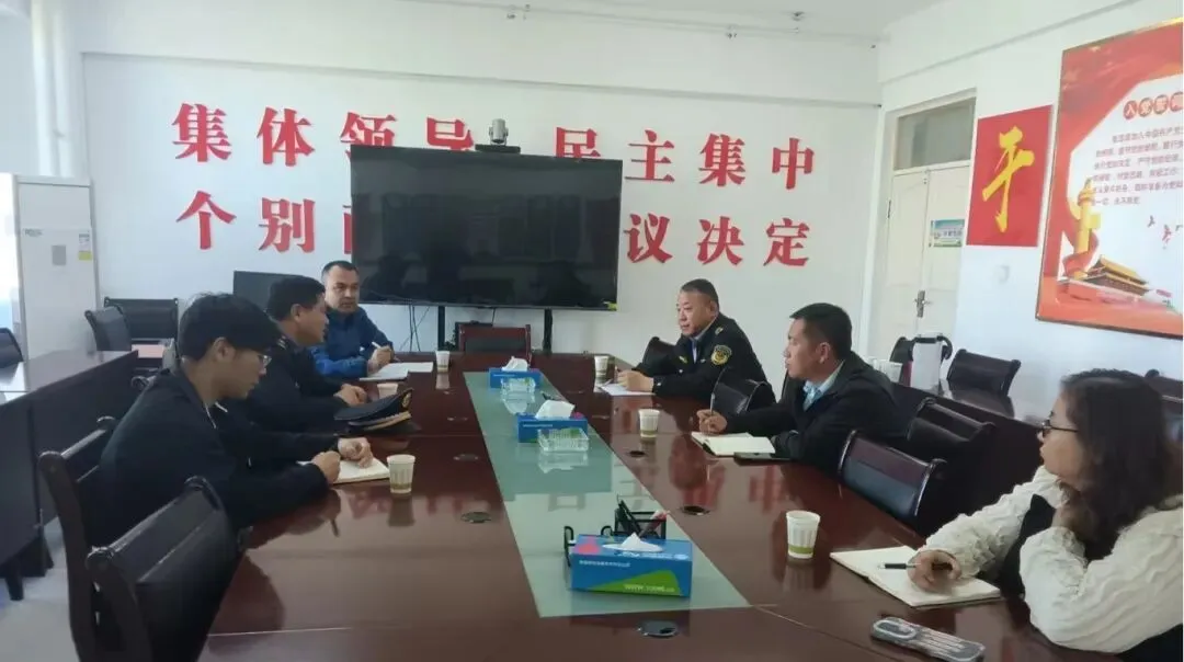 克州市场监督管理局联合多部门开展校园周边流动摊贩专项检查