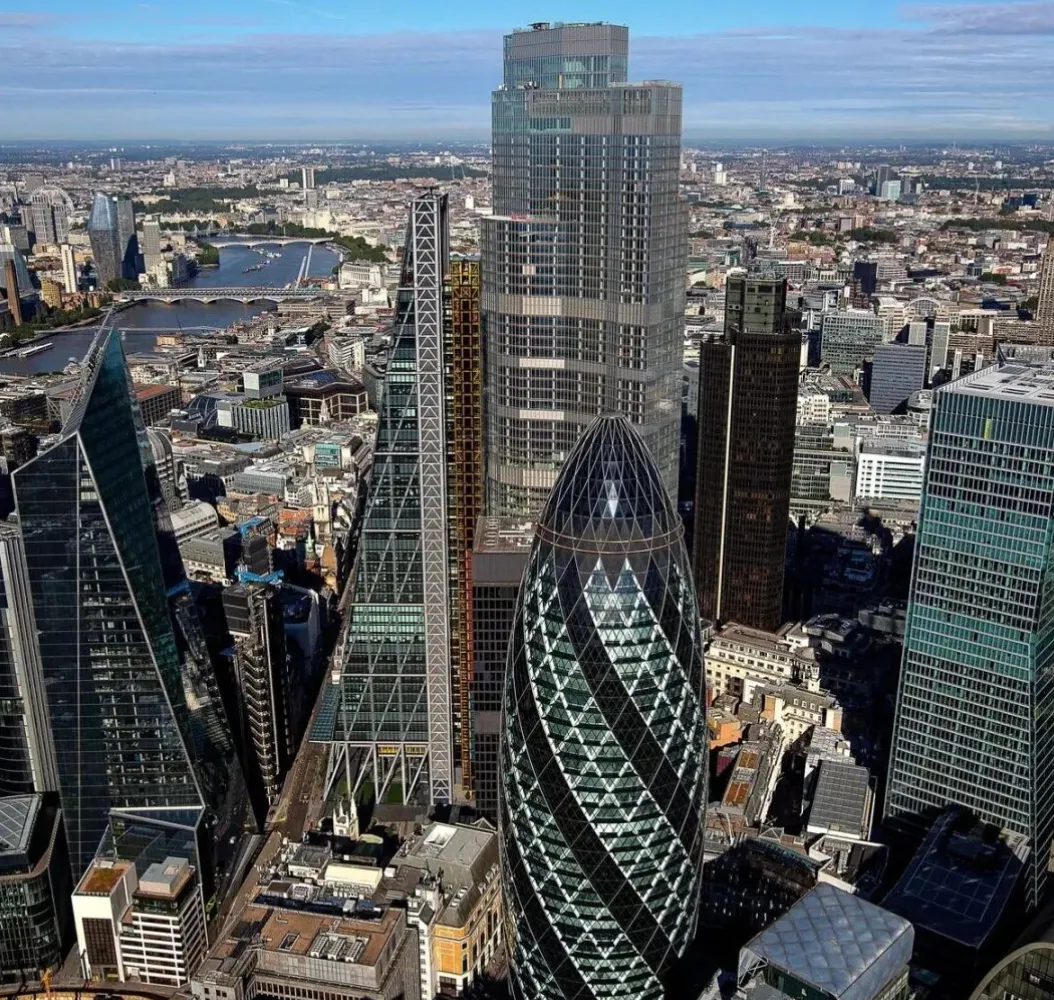 罗斯柴尔德开始卖英国大楼了!市场要变天?一场被误读的资产轮换!