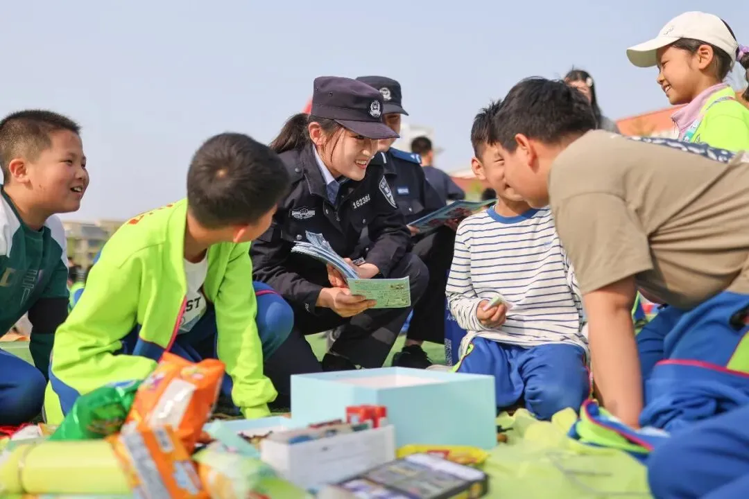跳蚤市场、露营地、乡镇大集……莒县公安反诈“赶场”忙!