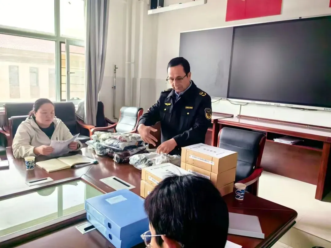 师市市场监管局联合教育局开展中小学校服质量专项督导检查 守护学生“穿衣安全”