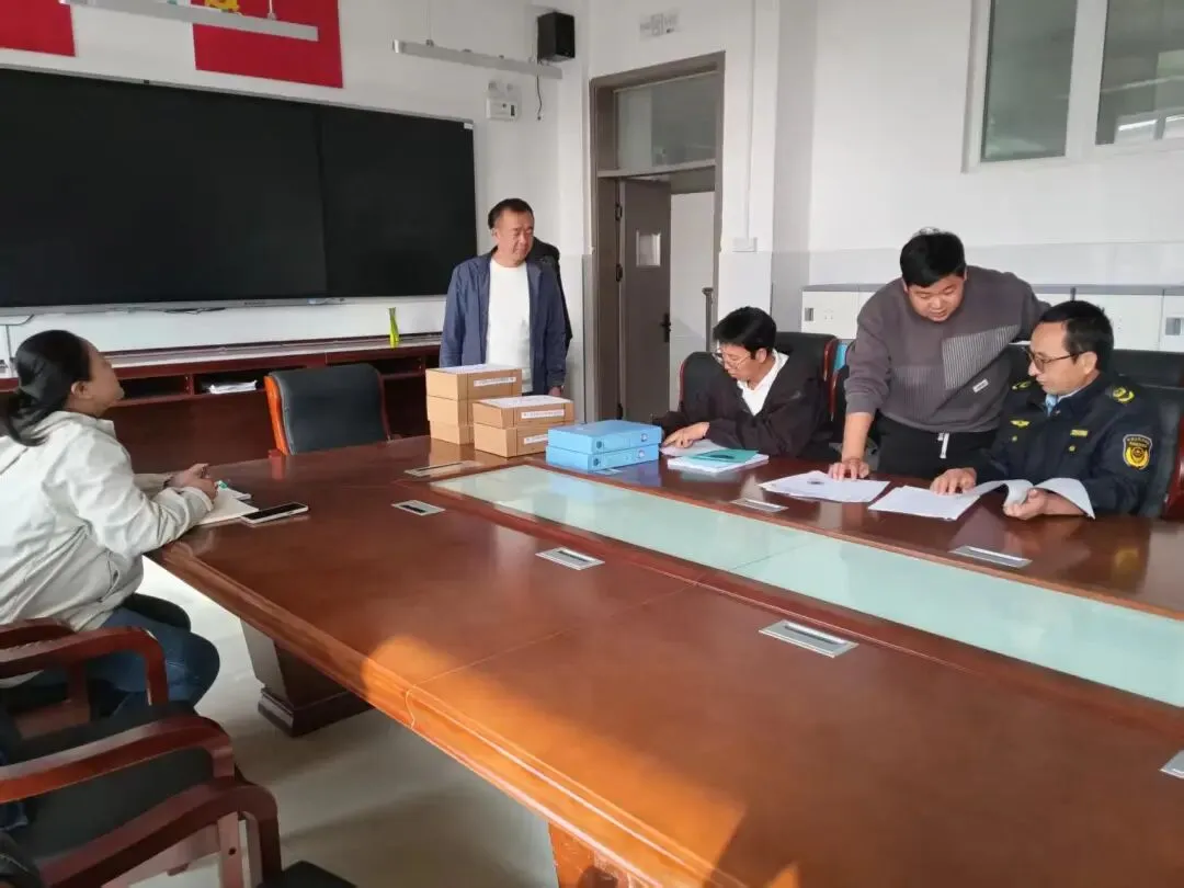 师市市场监管局联合教育局开展中小学校服质量专项督导检查 守护学生“穿衣安全”