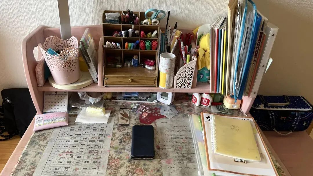 靠石头剪刀布抢“豪门家具”!日本跳蚤市场的廉价狂欢,藏着最扎心的真相