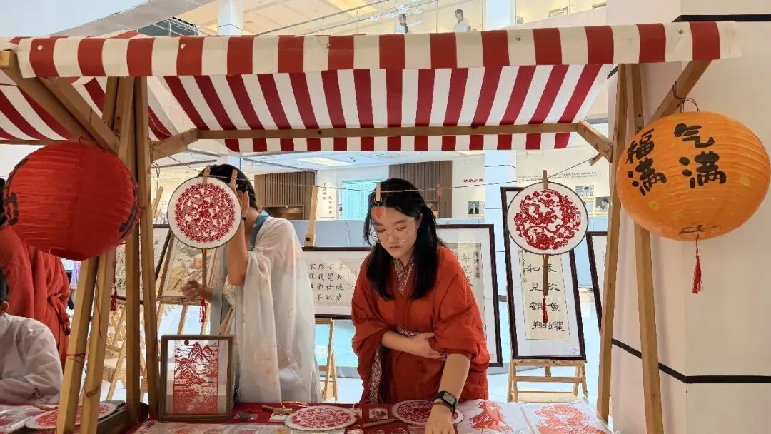 衡水中学 | “艺”物小市场火热开市,快来赶大集啦!