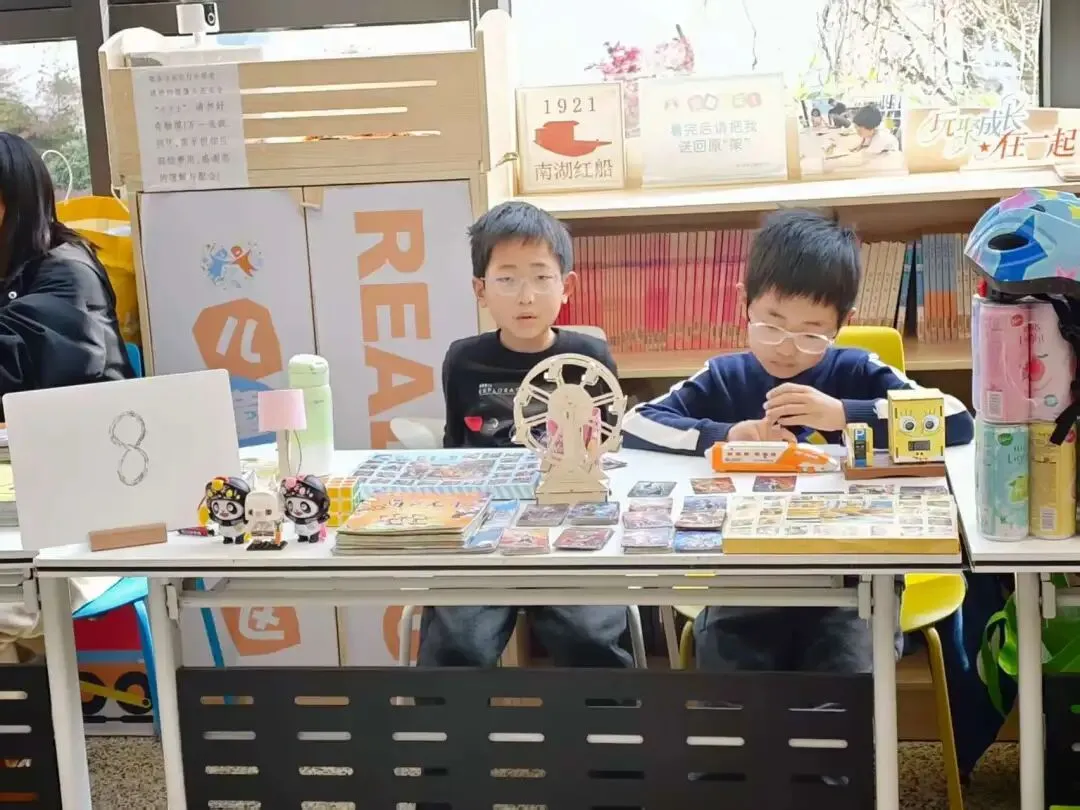 旧物传情,温暖续航 | 青年中心跳蚤市场