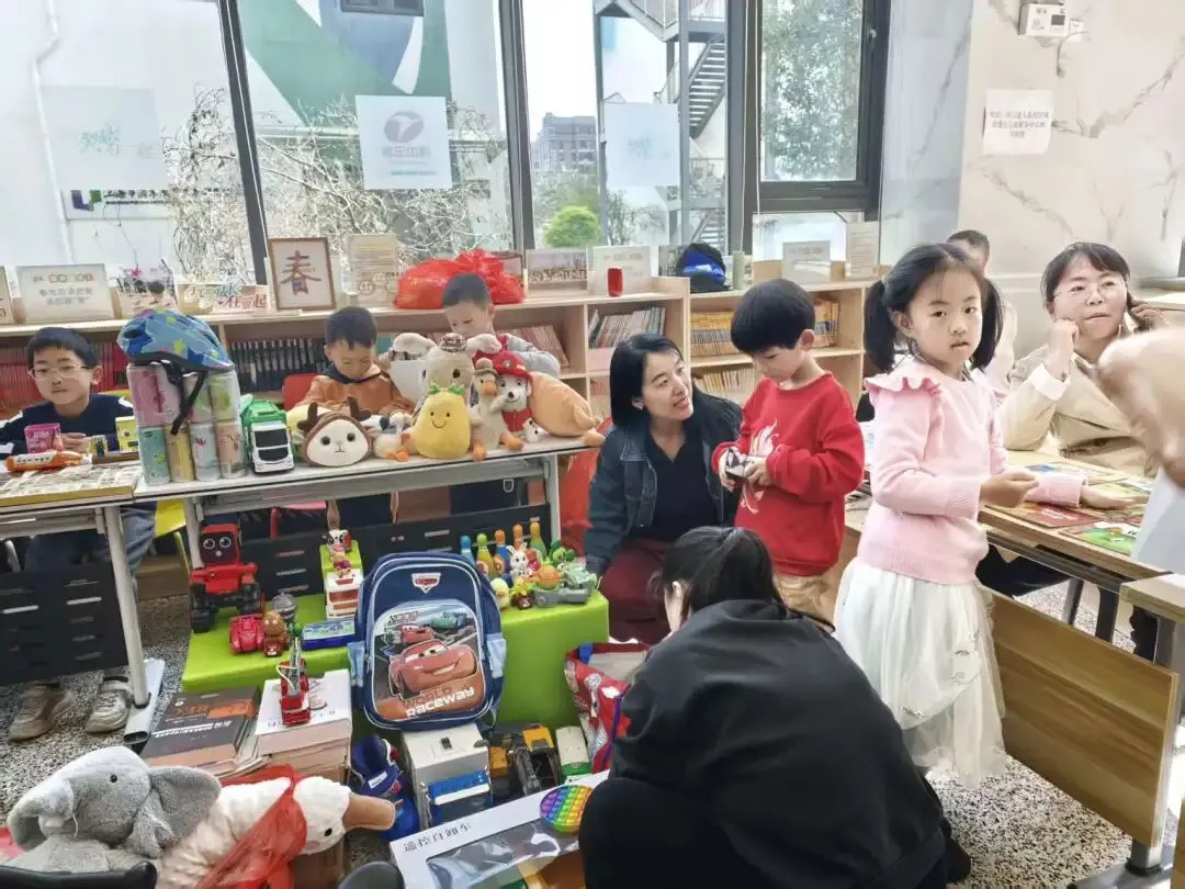 旧物传情,温暖续航 | 青年中心跳蚤市场