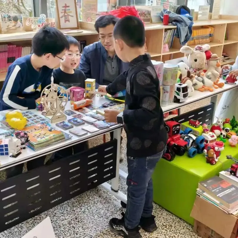 旧物传情,温暖续航 | 青年中心跳蚤市场