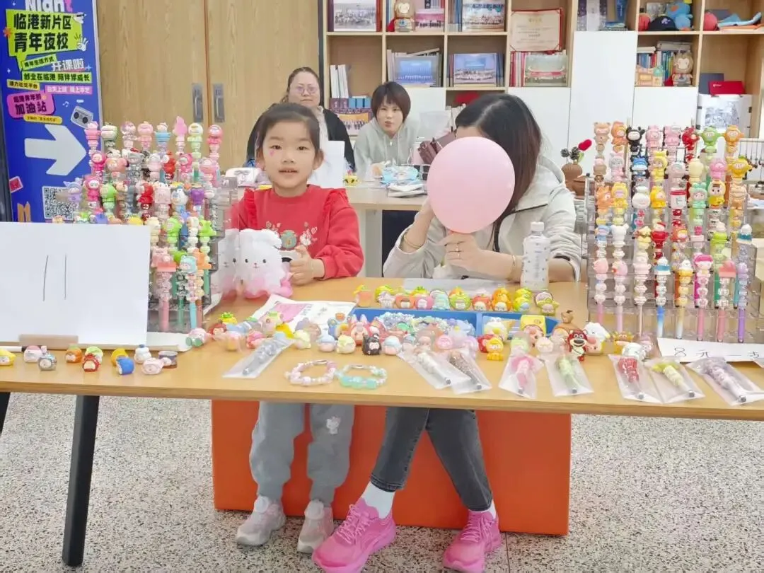 旧物传情,温暖续航 | 青年中心跳蚤市场