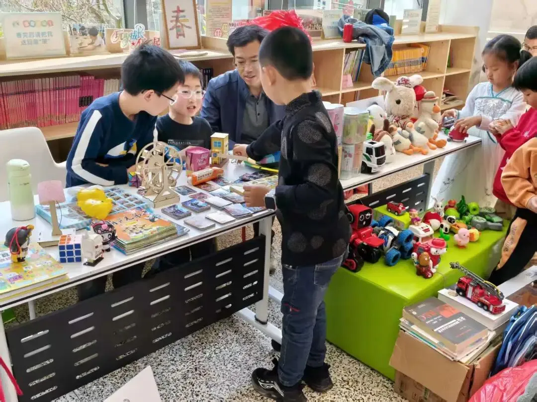 旧物传情,温暖续航 | 青年中心跳蚤市场