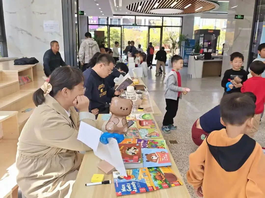 旧物传情,温暖续航 | 青年中心跳蚤市场
