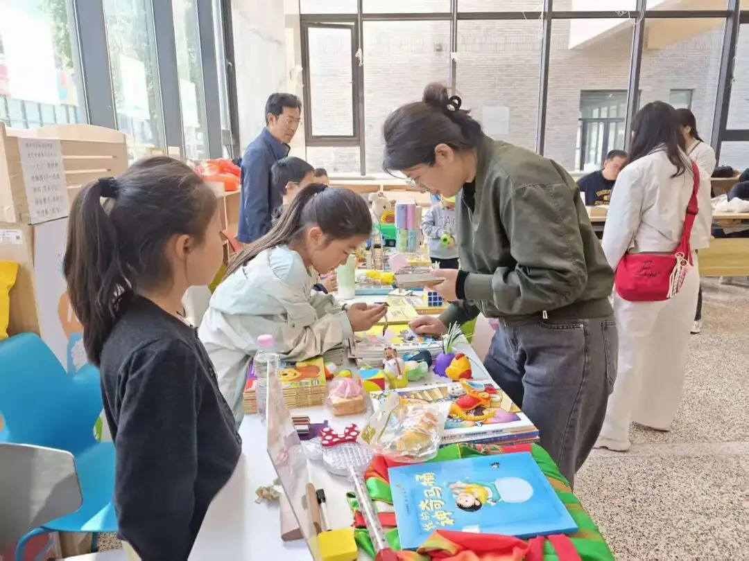 旧物传情,温暖续航 | 青年中心跳蚤市场