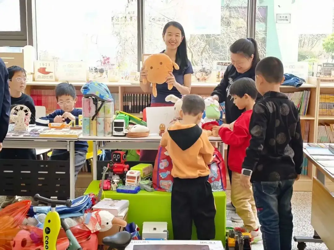 旧物传情,温暖续航 | 青年中心跳蚤市场