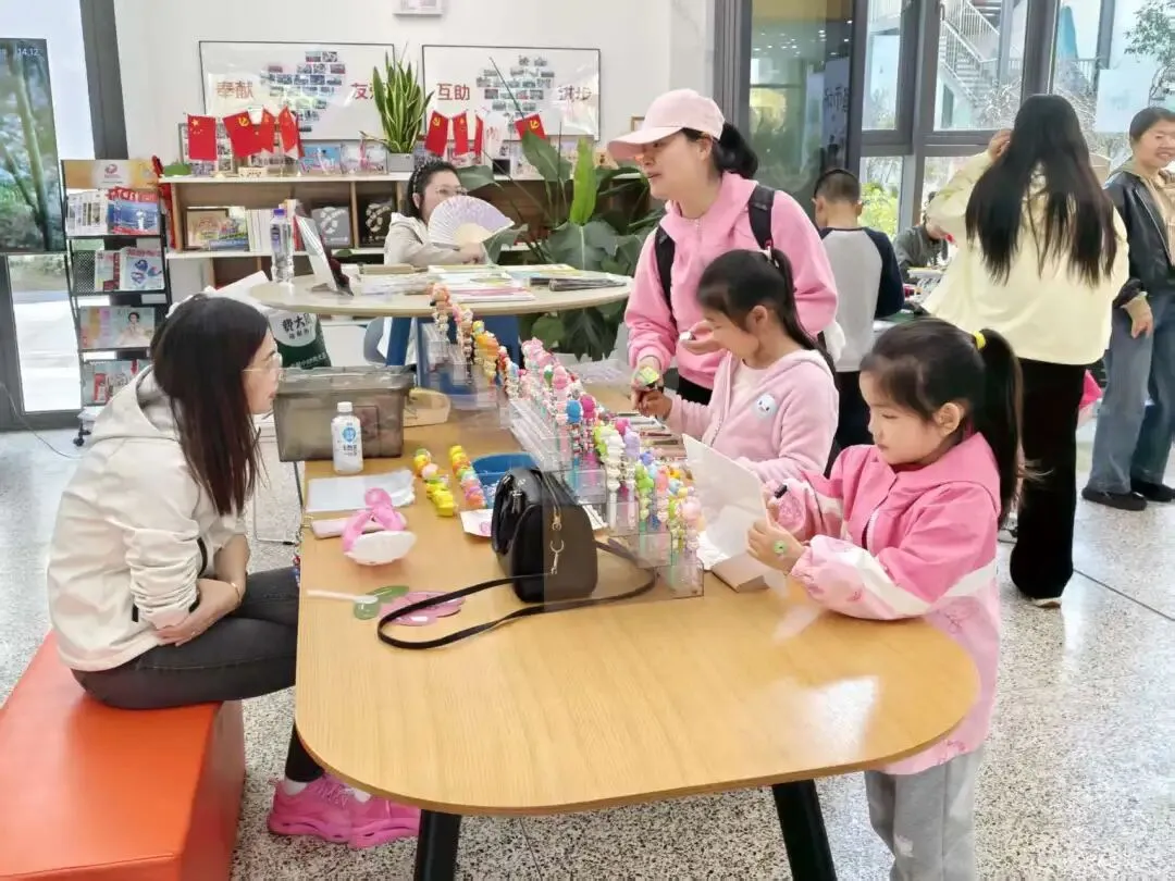 旧物传情,温暖续航 | 青年中心跳蚤市场