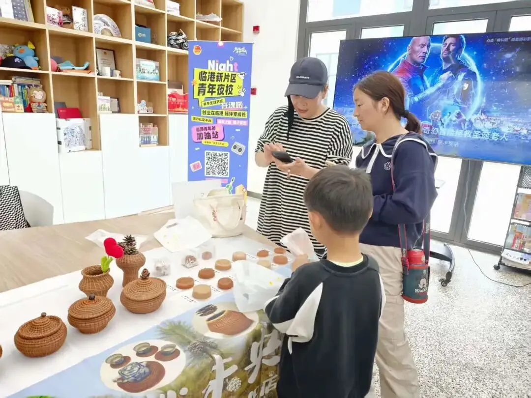 旧物传情,温暖续航 | 青年中心跳蚤市场