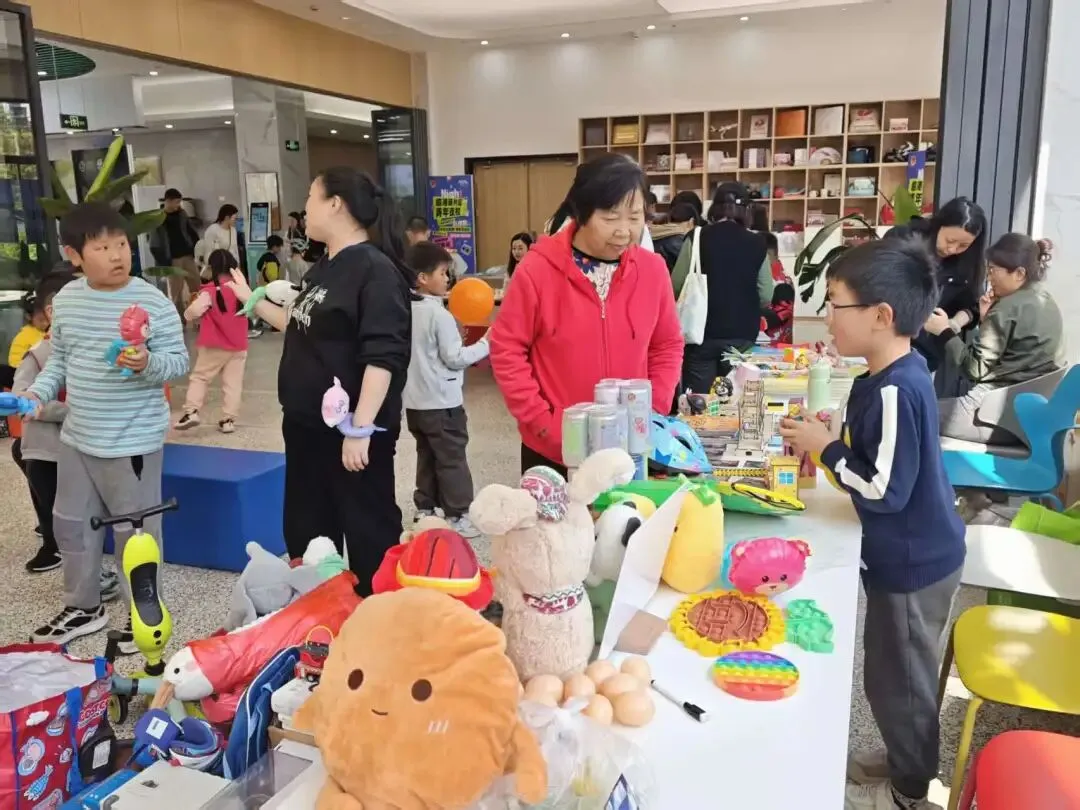 旧物传情,温暖续航 | 青年中心跳蚤市场