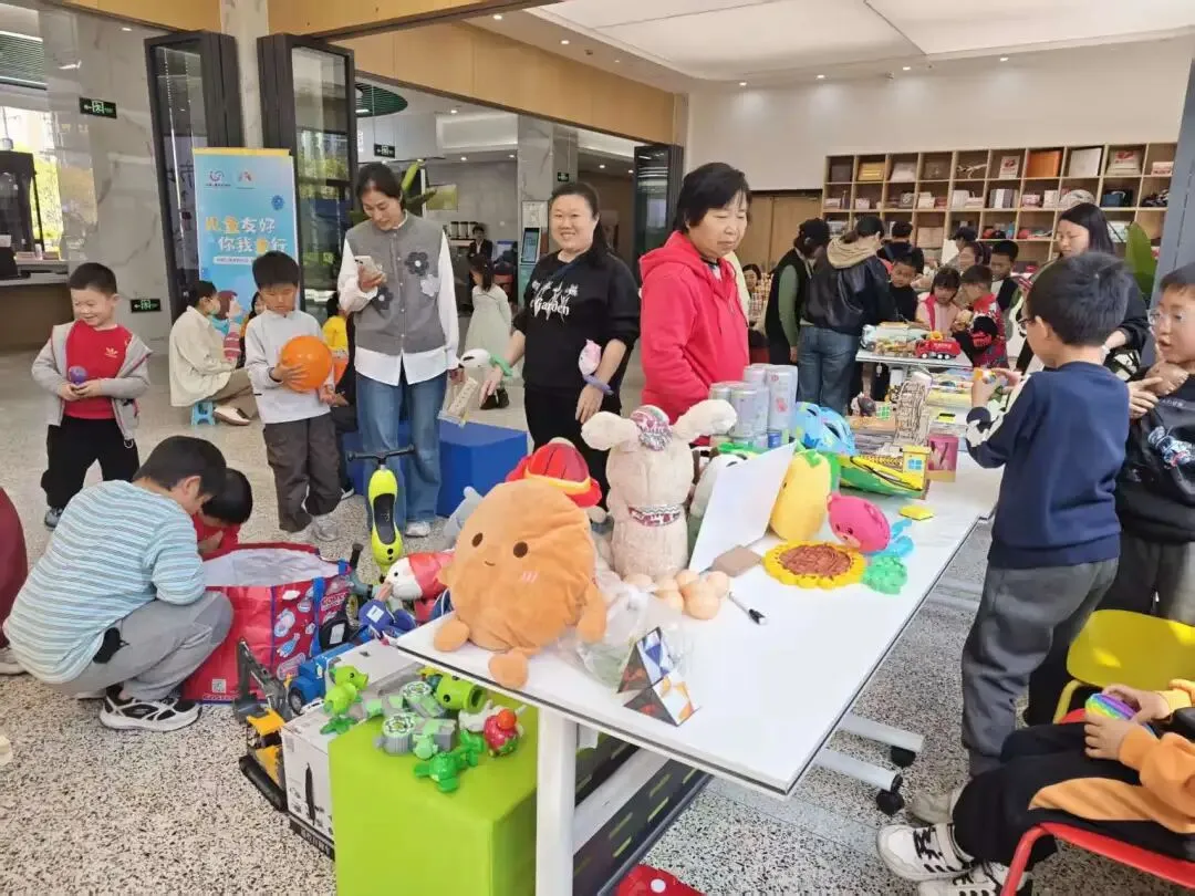 旧物传情,温暖续航 | 青年中心跳蚤市场