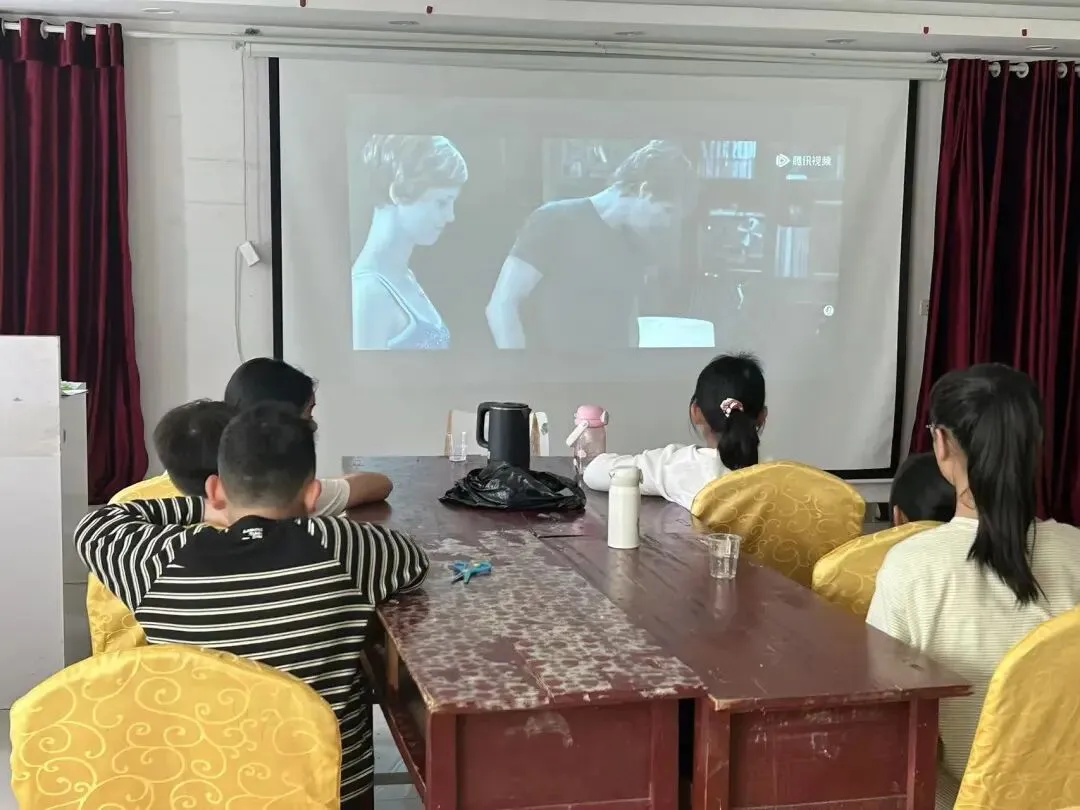 周末心理健康营·市场调研日从“做不到”到“我敢问”——孩子们的勇气,藏在这些瞬间里