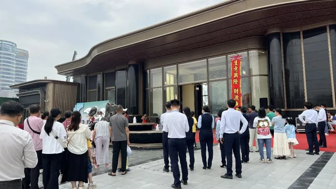 就在今天,梧州又一全新楼盘营销中心开放了..