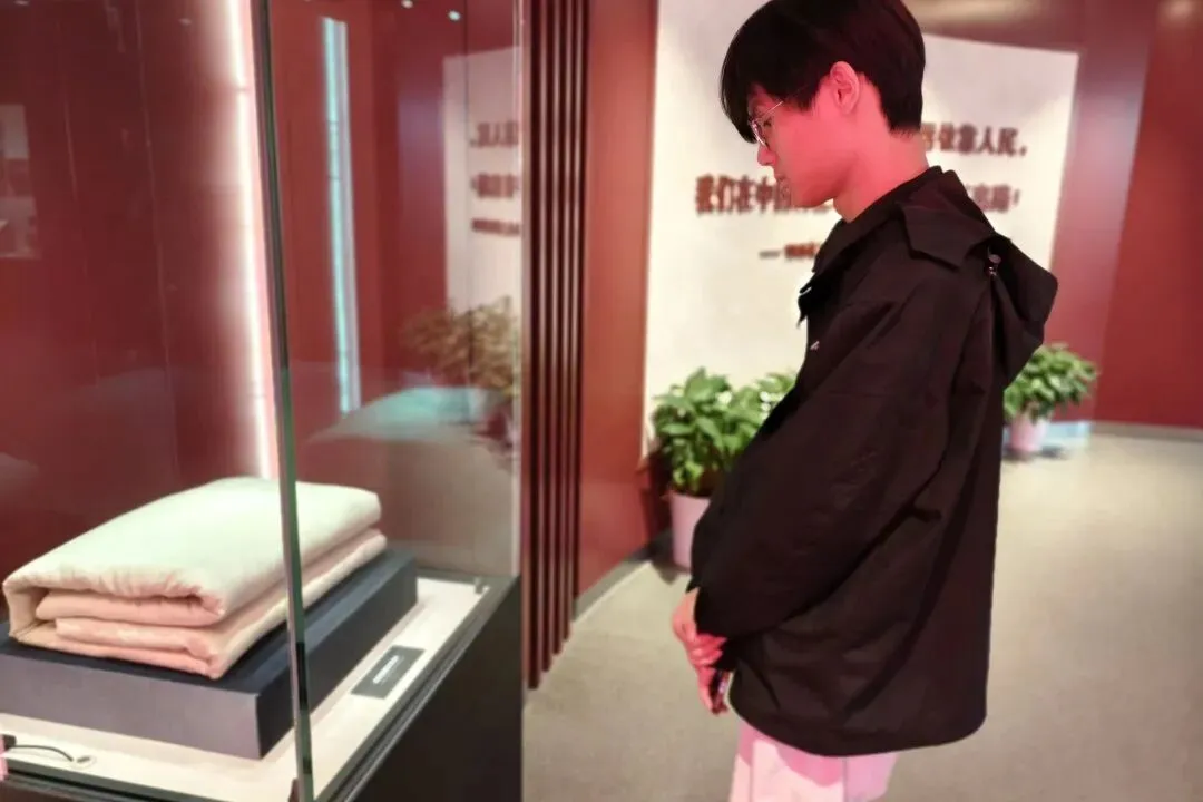 走进梅园新村 筑牢廉洁底线 ——营销2521班团支部开展“廉洁自律·青春担当”主题团日活动