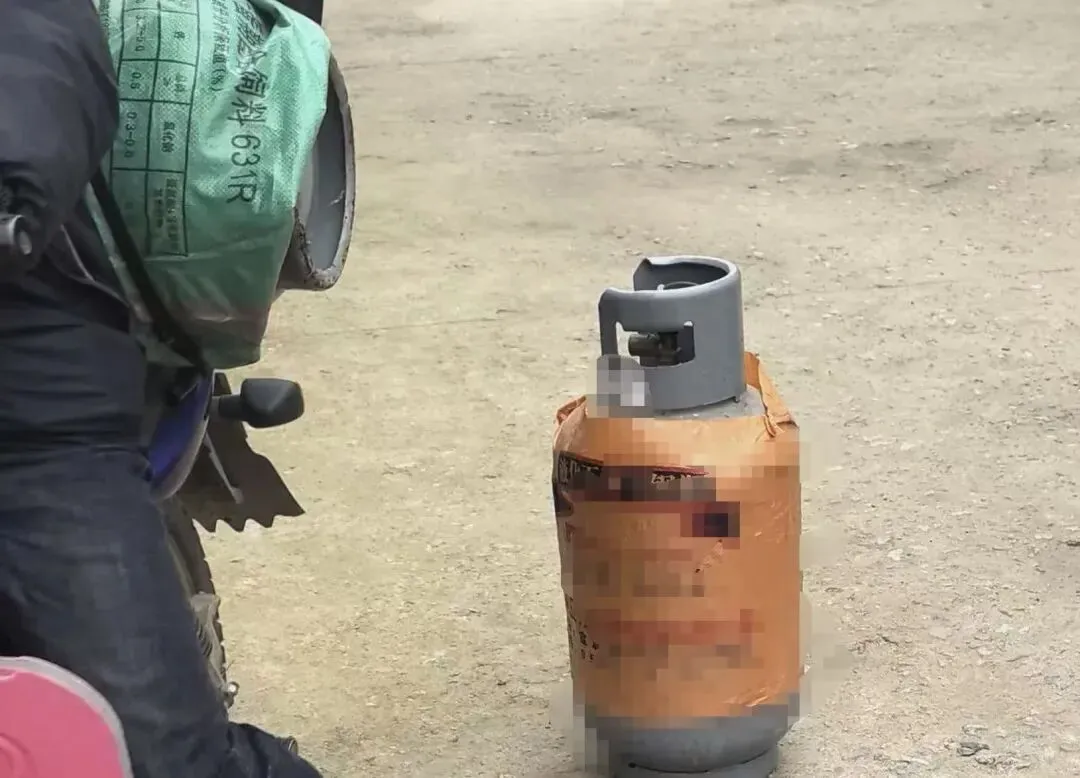 湖北浠水团陂镇诸多爆料人怀疑,团陂市场监管所和团陂液化气站沆瀣一气坑农!