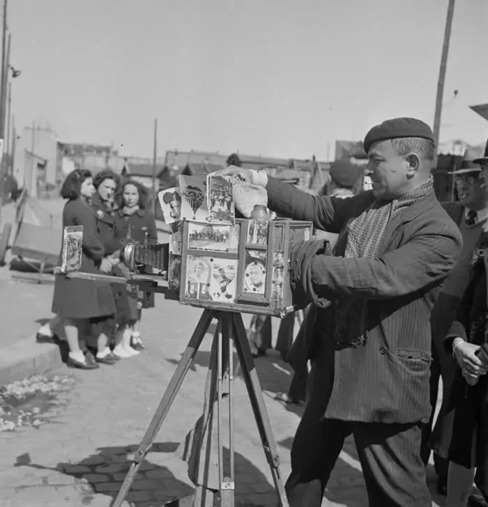 1941年法国巴黎的跳蚤市场