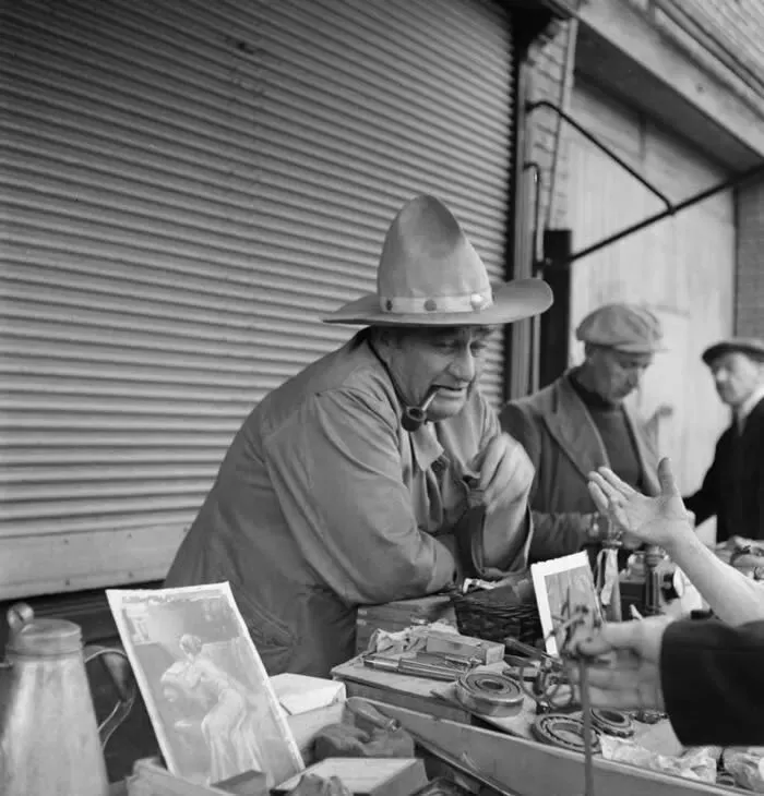 1941年法国巴黎的跳蚤市场