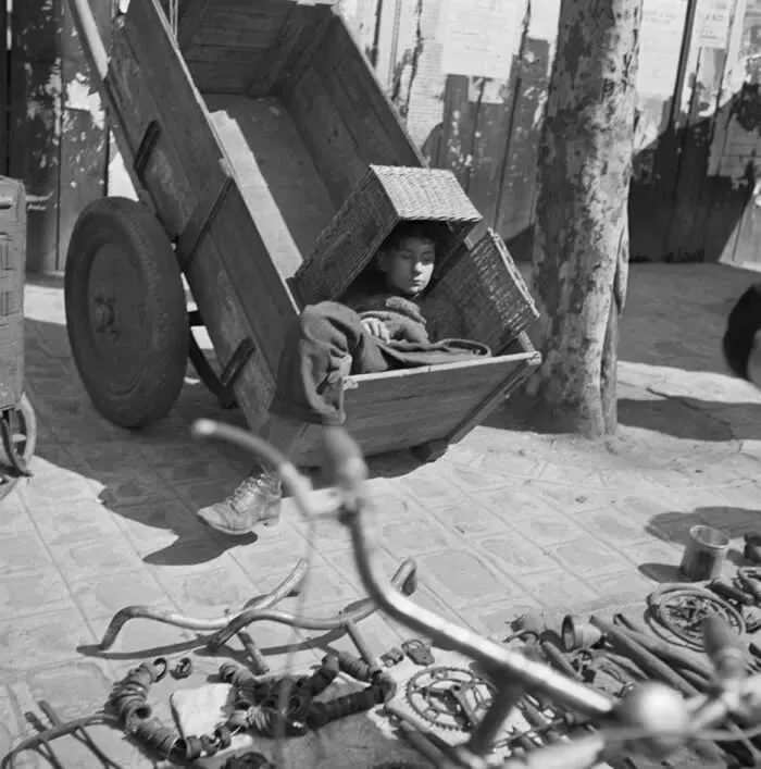 1941年法国巴黎的跳蚤市场