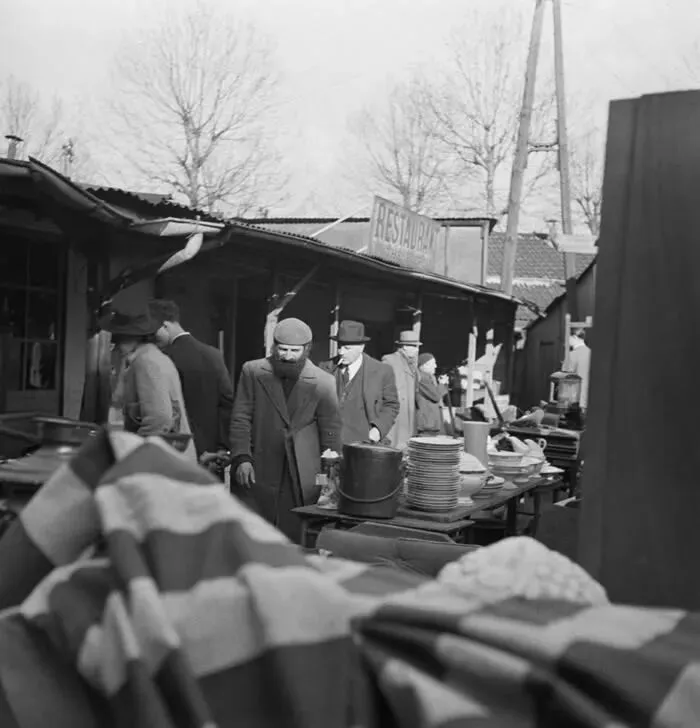 1941年法国巴黎的跳蚤市场