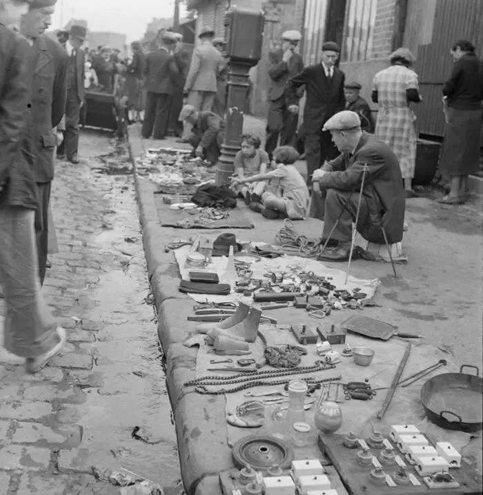 1941年法国巴黎的跳蚤市场