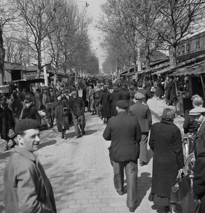 1941年法国巴黎的跳蚤市场