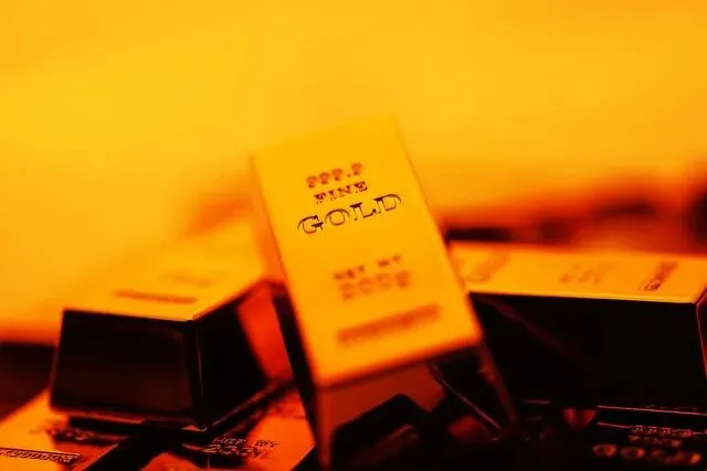 油价与黄金罕见“分道扬镳”!2026年市场逻辑生变,背后藏着什么信号?