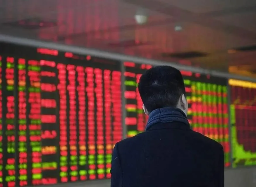 你以为交易是在跟市场斗?错了,你真正的对手,是你自己那点“人性”