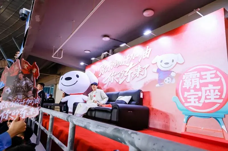 何润东“躺赢式翻红”,给房产营销带来3大破圈启示