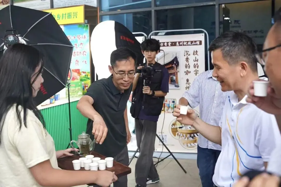 商务学院第十八届创业营销节暨东鹏杯校园营销赛盛大启幕