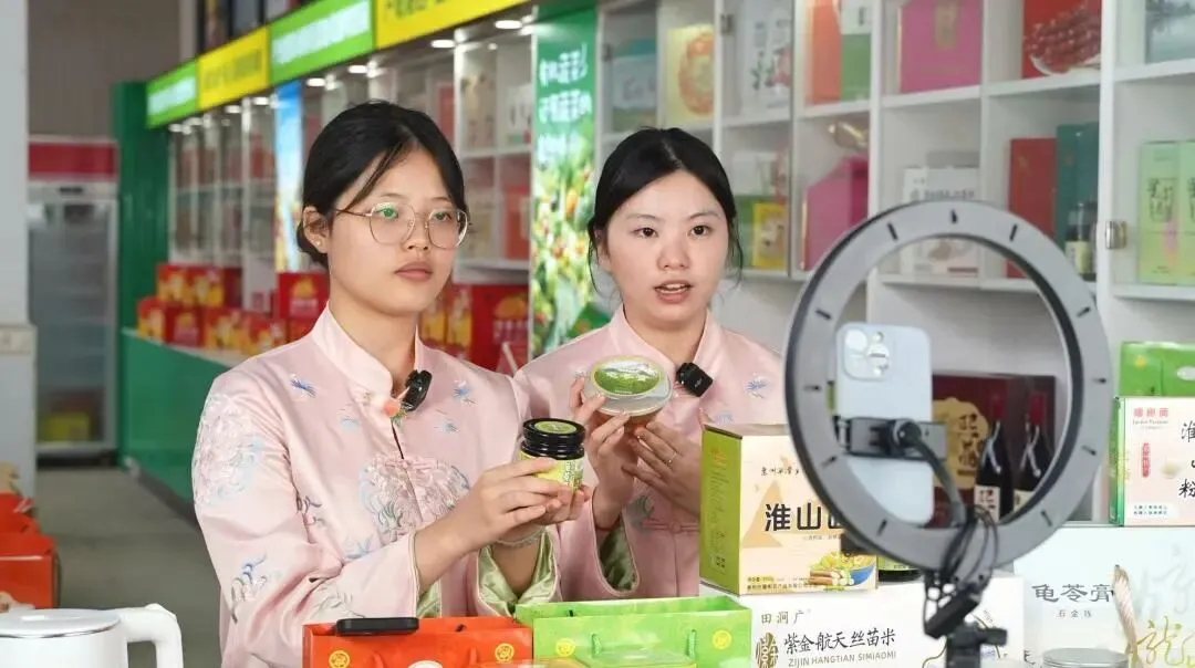 商务学院第十八届创业营销节暨东鹏杯校园营销赛盛大启幕