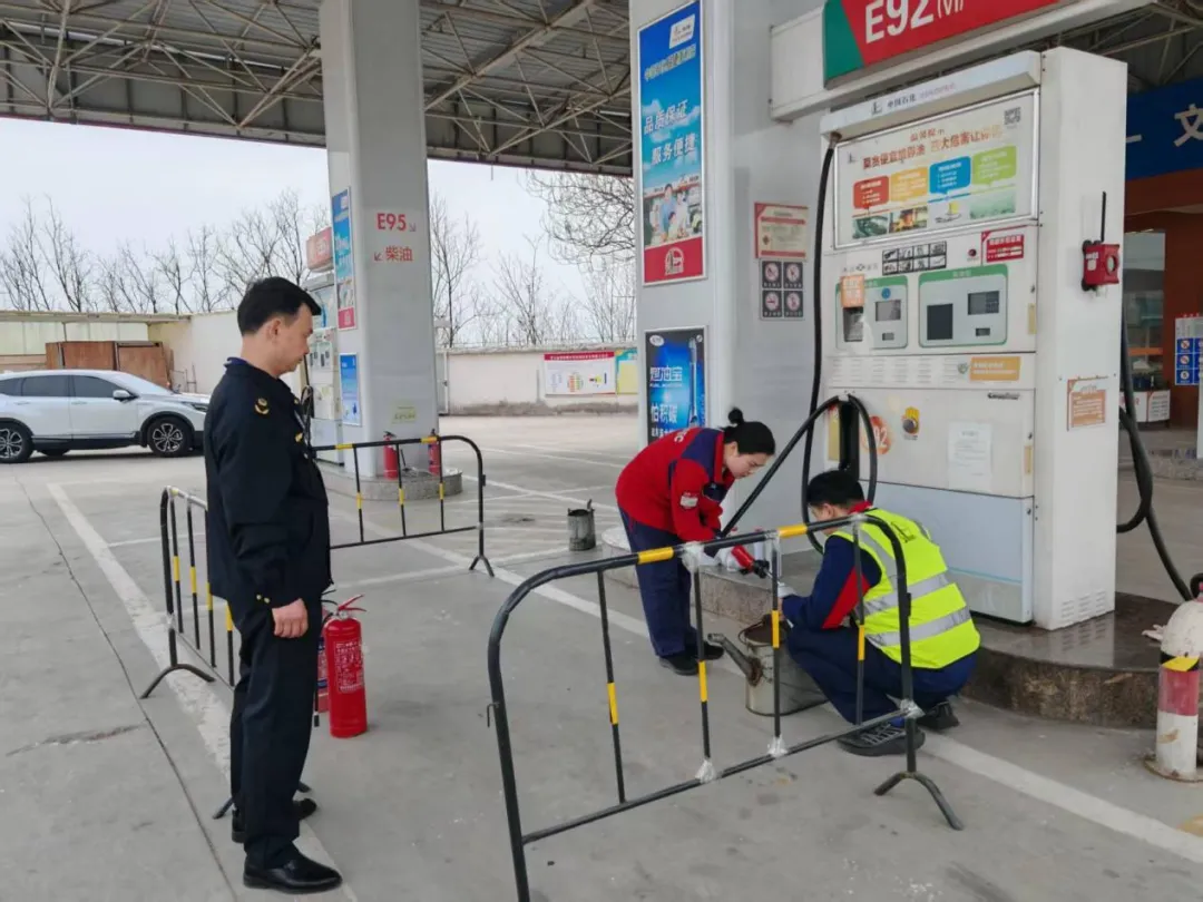 罗山县市场监督管理局:扎实推进成品油质量专项抽检行动