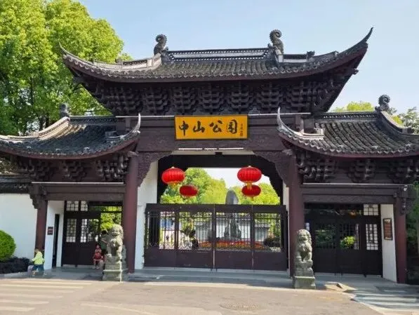 网友都说崇福集贸市场迁到这里挺好