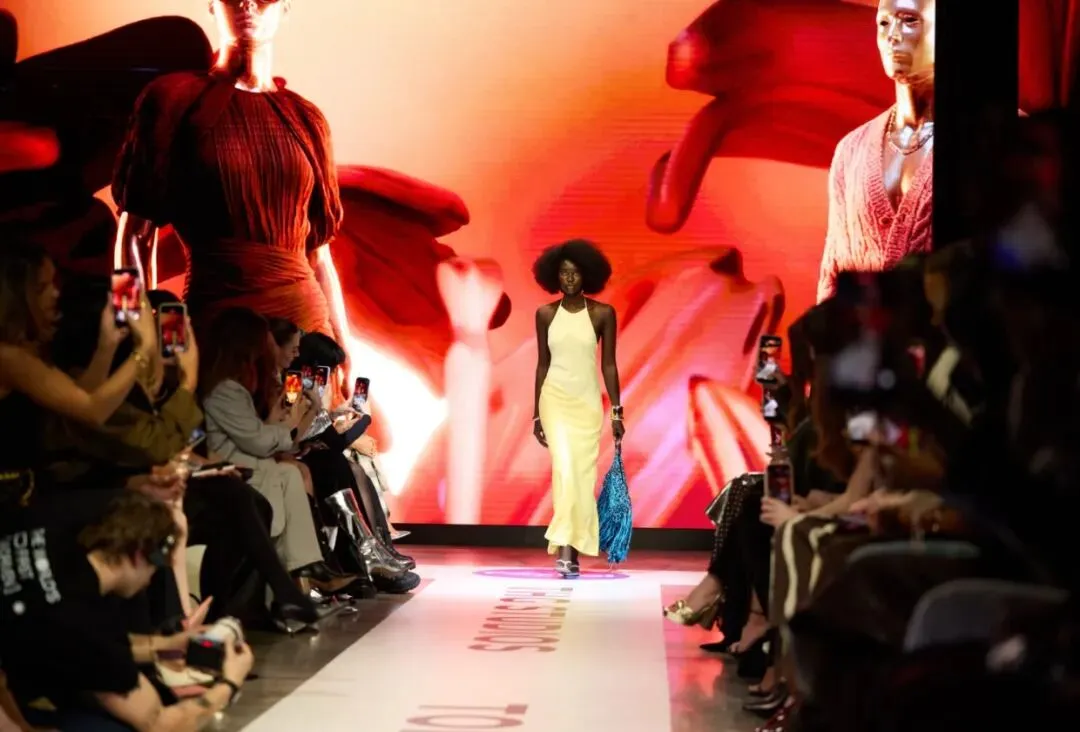 高级感一夜崩塌:为什么奢侈品营销非得用AI?